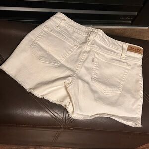 Levi’s White Tag Women’s Short Shorts. Size 4